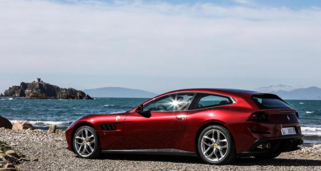 Un momento della presentazione della nuova Ferrari GTC4Lusso T nei test in Toscana tra Monteriggioni e Punta Ala, tappe delle prove per la stampa che precedono l'arrivo dei primi modelli ai clienti che li hanno ordinati. 